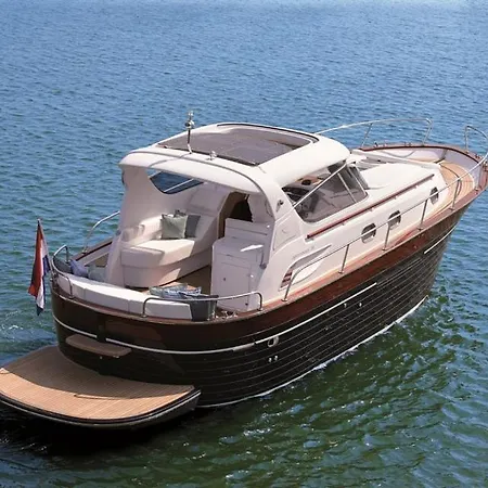 Capri Charter Πλωτό κατάλυμα