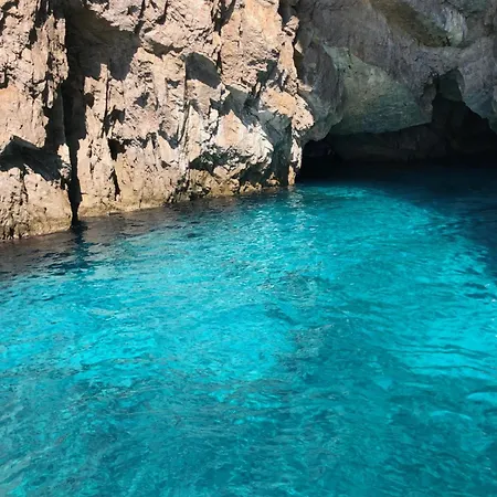 Capri Charter Πλωτό κατάλυμα *