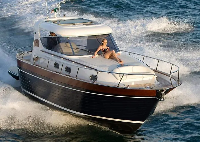 Capri Charter 船上ホテル *