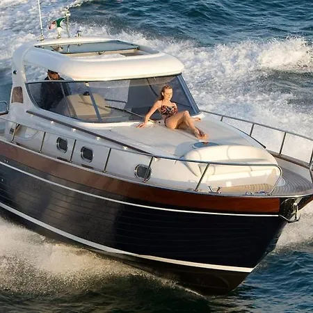 Capri Charter Båthotell *