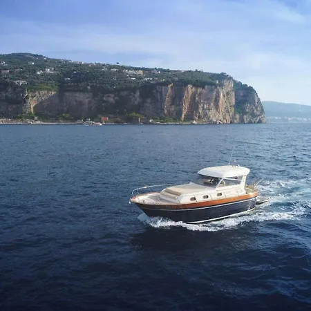 Capri Charter Båthotell *