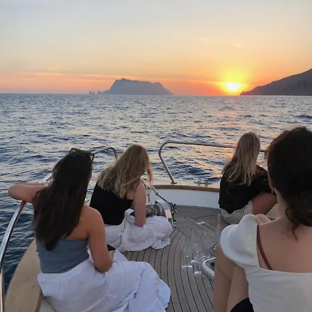 Båthotell Capri Charter *